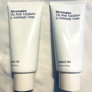 (2) Necessaire The Body Exfoliator.